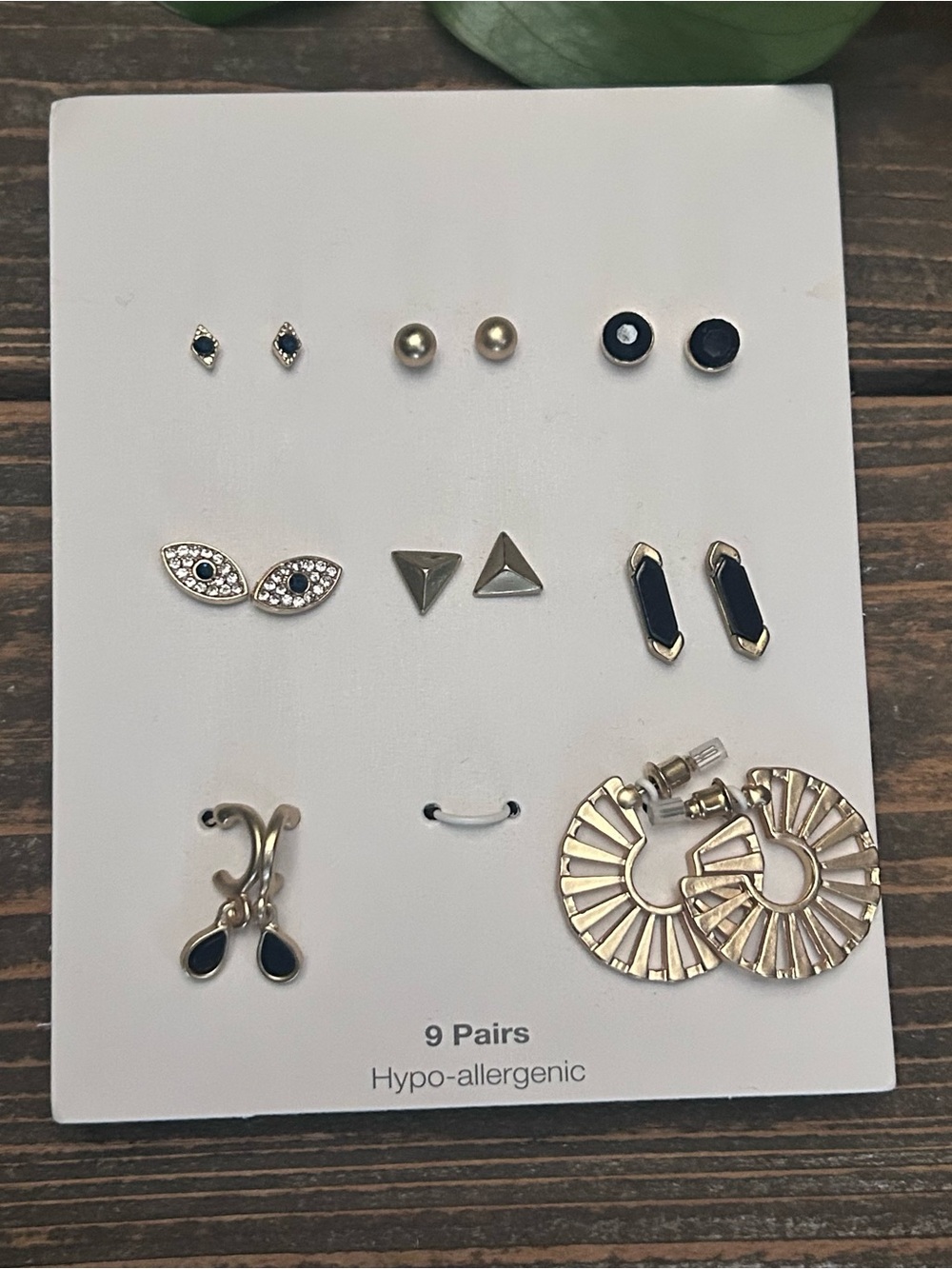 9-Pair (8 pair) Women’s Earring Set - Black and Gold
